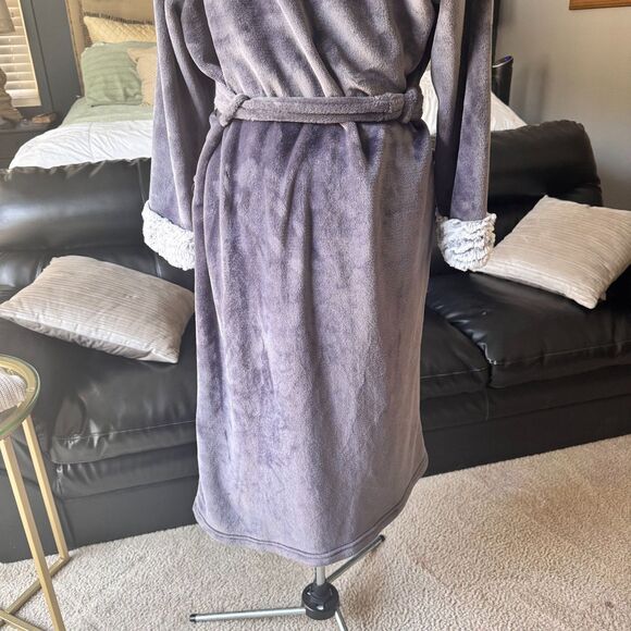 Carole Hochman “Always a Good Night” Plush Robe in size Medium. - Picture 4 of 8